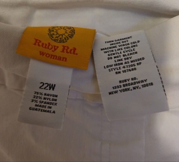 Plus Size Womens White Capris - Picture 2 of 2